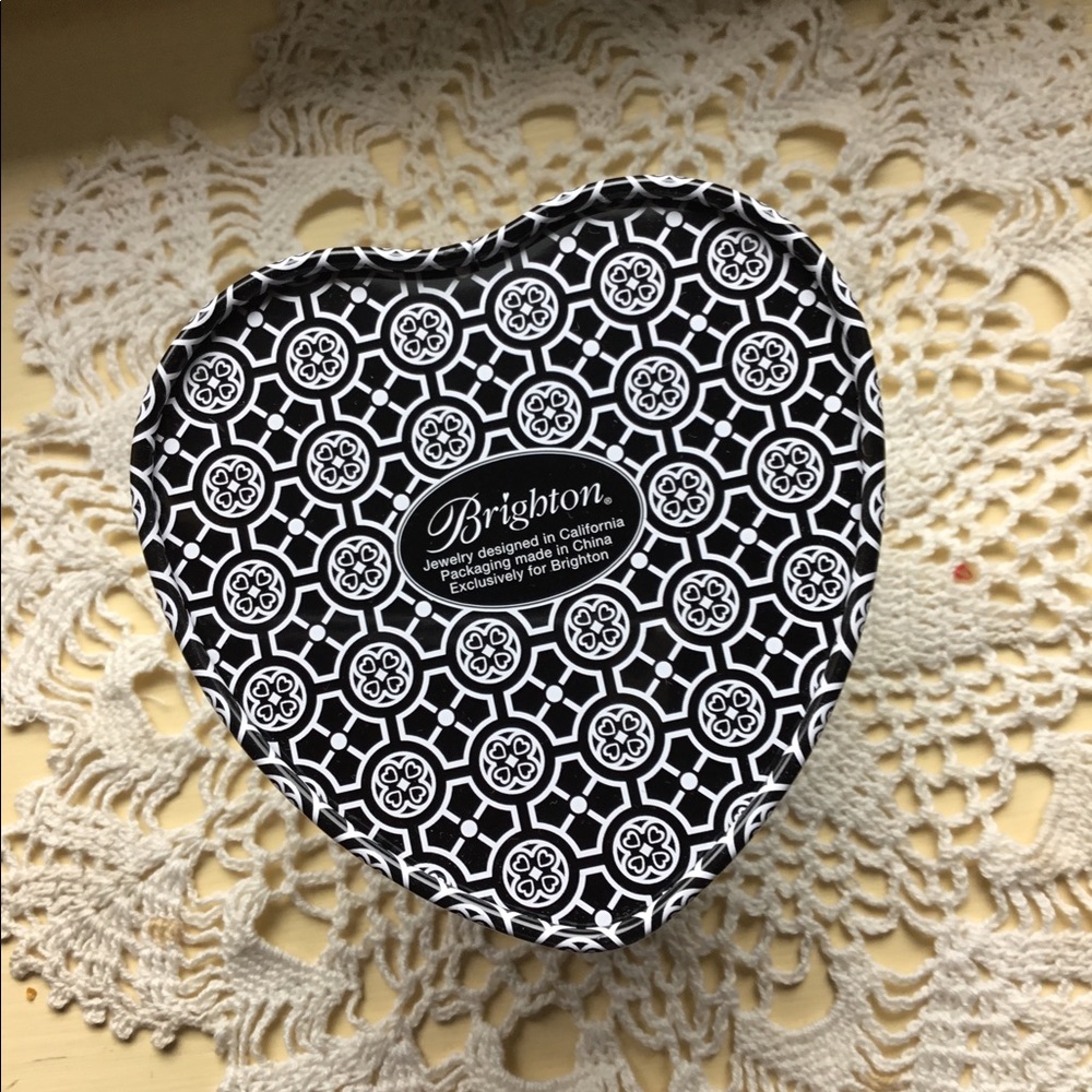 Brighton Heart Shaped Black and White Metal Box - Picture 4 of 4